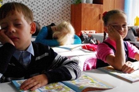 Hvorfor er søvnmangel farlig for skolebarn?