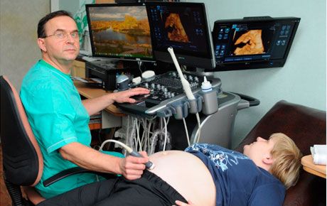 Obstetrician-gynekolog, ultralyd diagnostikk lege av den høyeste kategorien, Yavorsky Yuri Tsezarevich, lege med en arbeidserfaring på 32 år